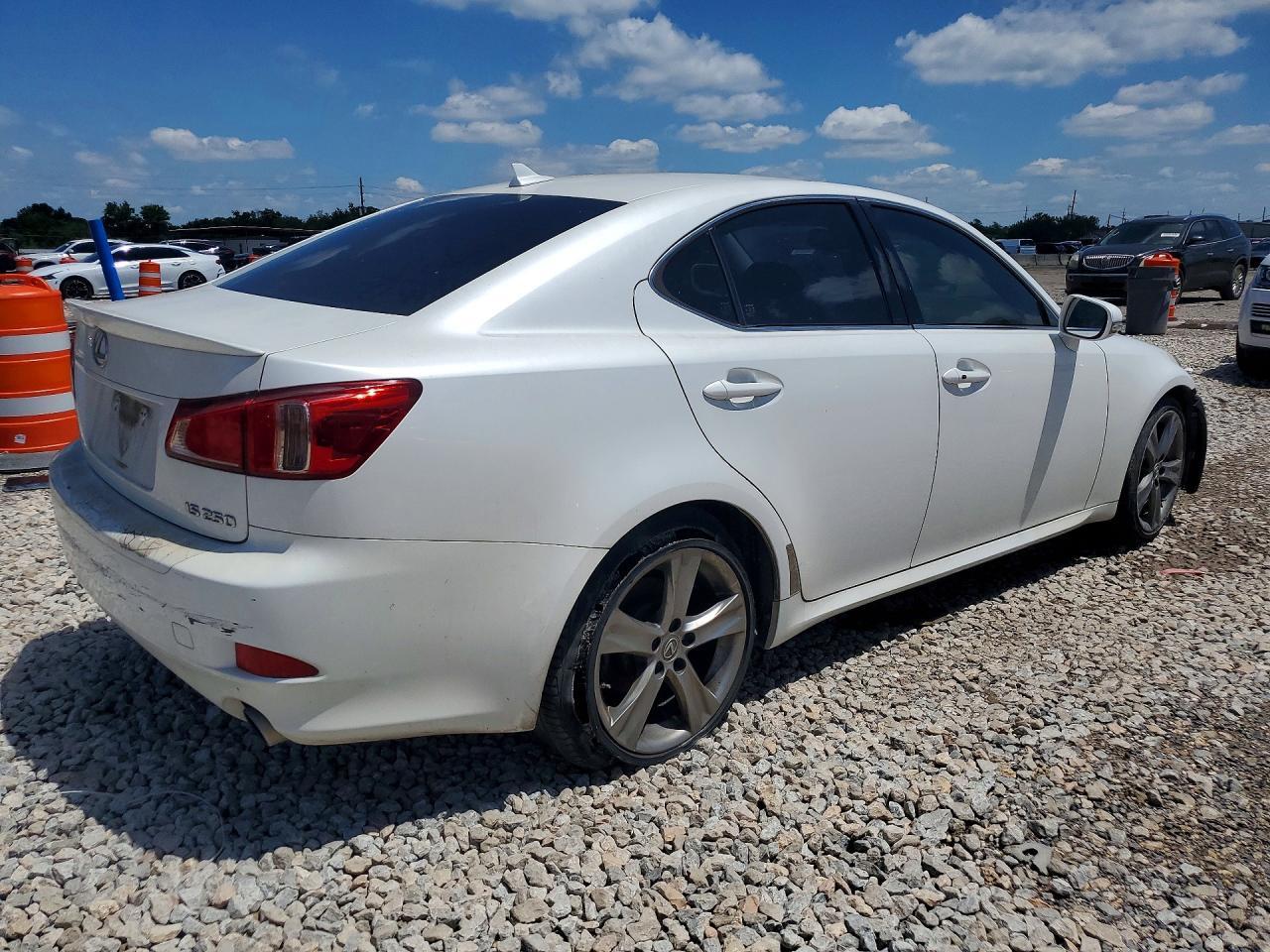2013 LEXUS IS 250 — фото 3