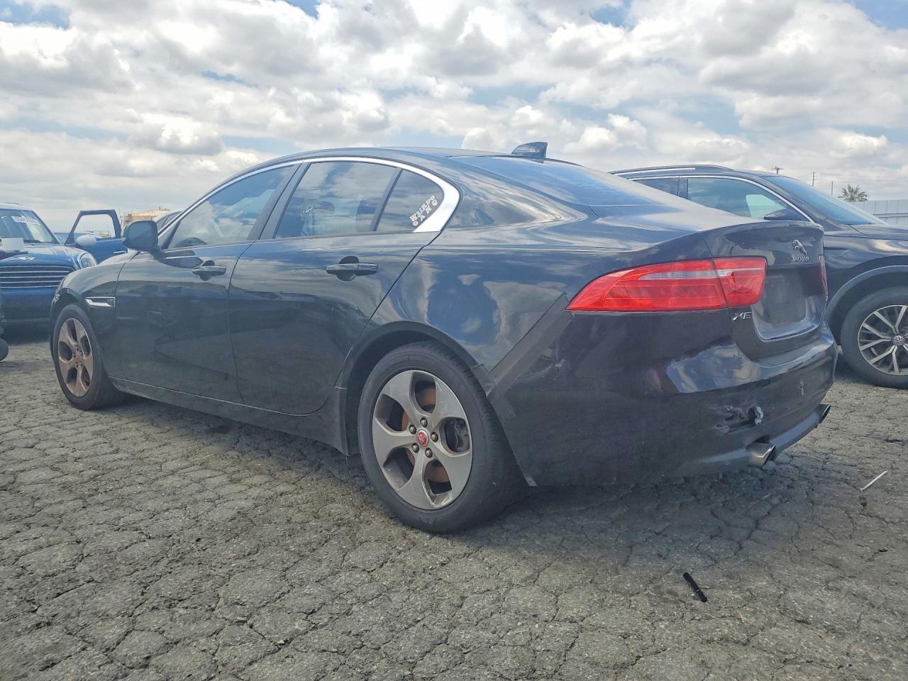 2017 JAGUAR XE — фото 2