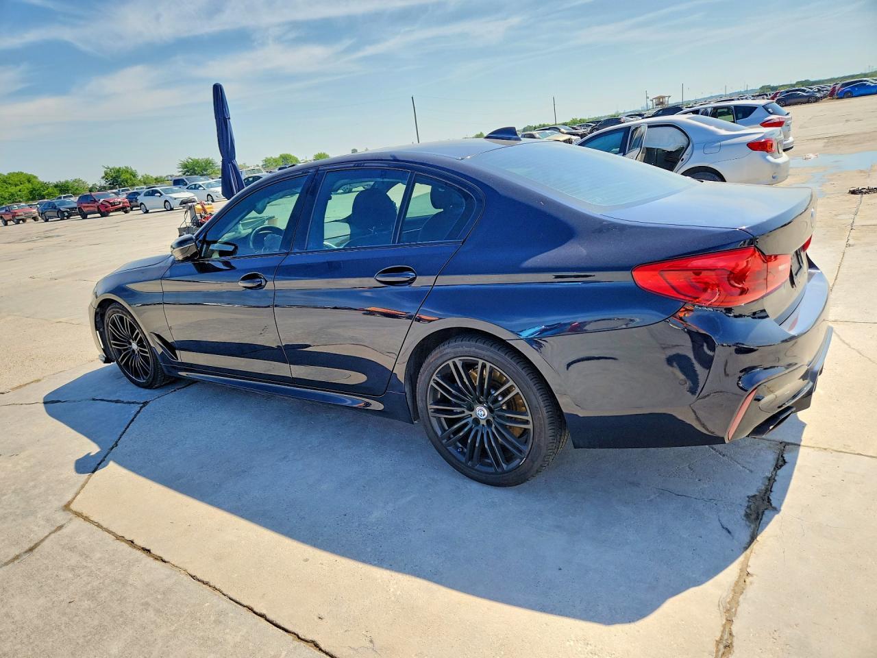 2019 BMW 5 SERIES — фото 2
