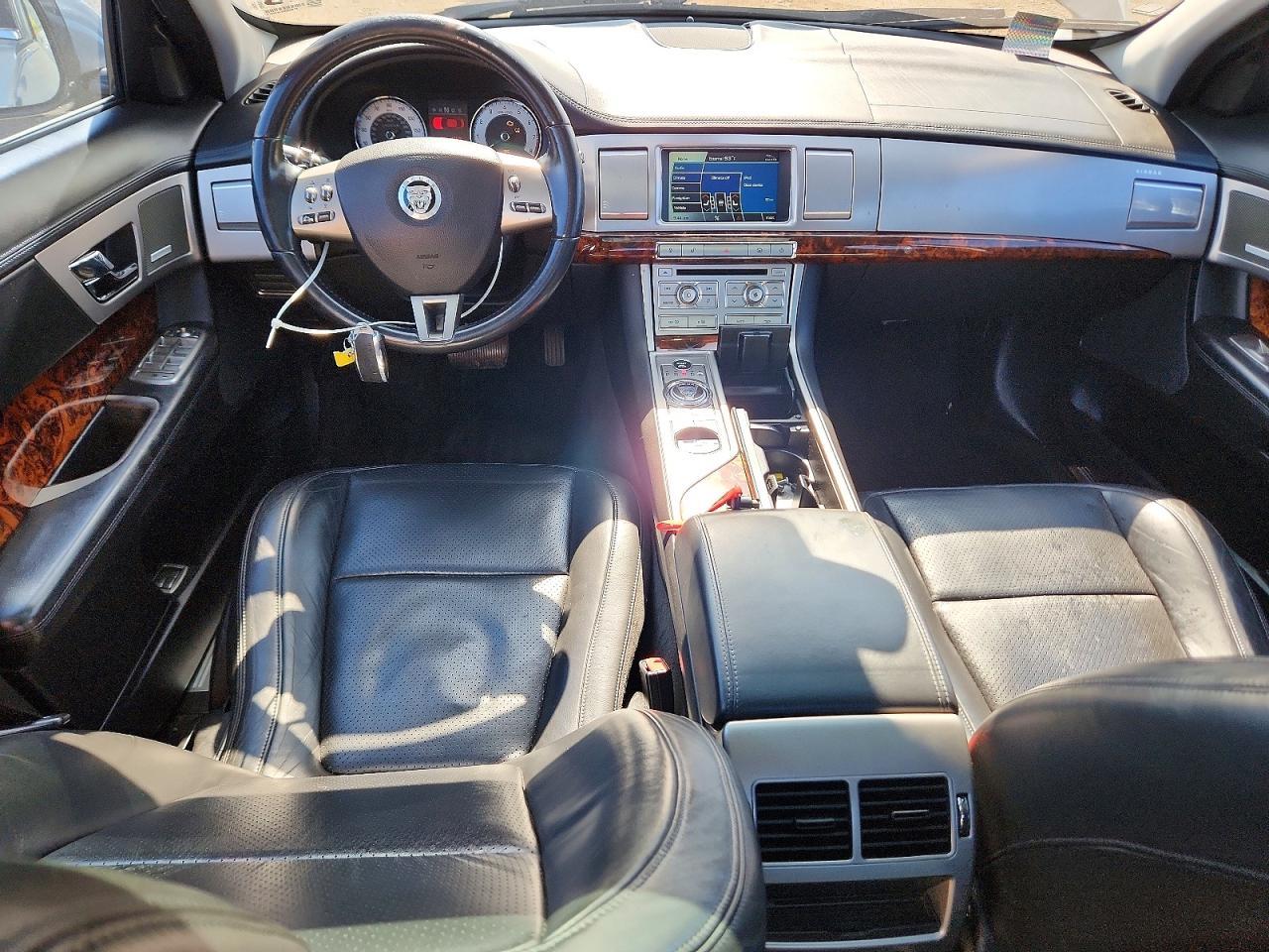2010 JAGUAR XF — фото 8
