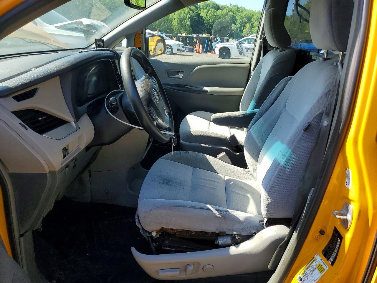 2016 TOYOTA SIENNA — фото 7