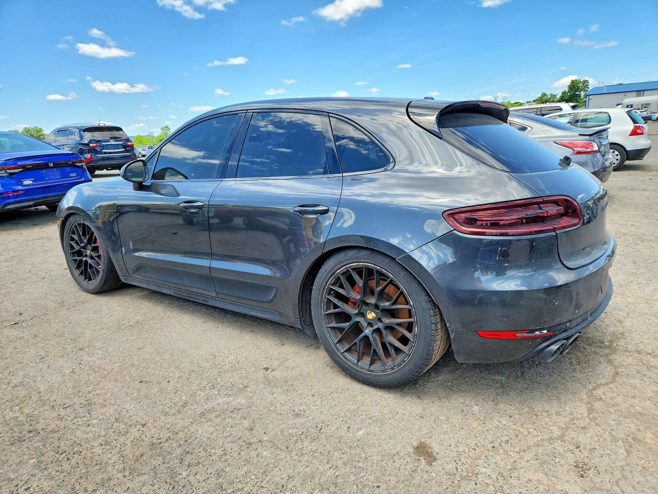 PORSCHE MACAN