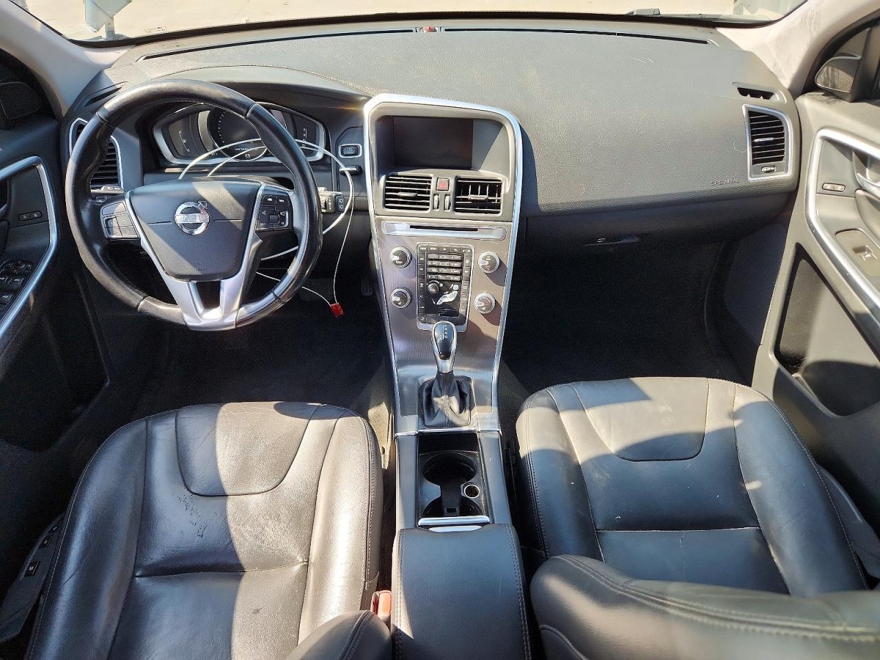 2015 VOLVO XC60 — фото 8