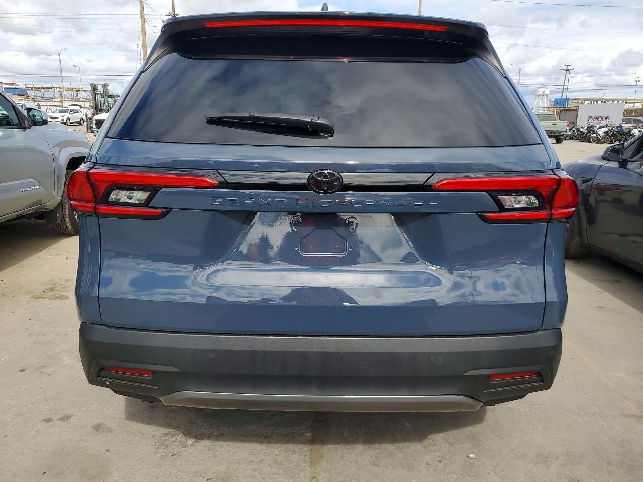 TOYOTA HIGHLANDER