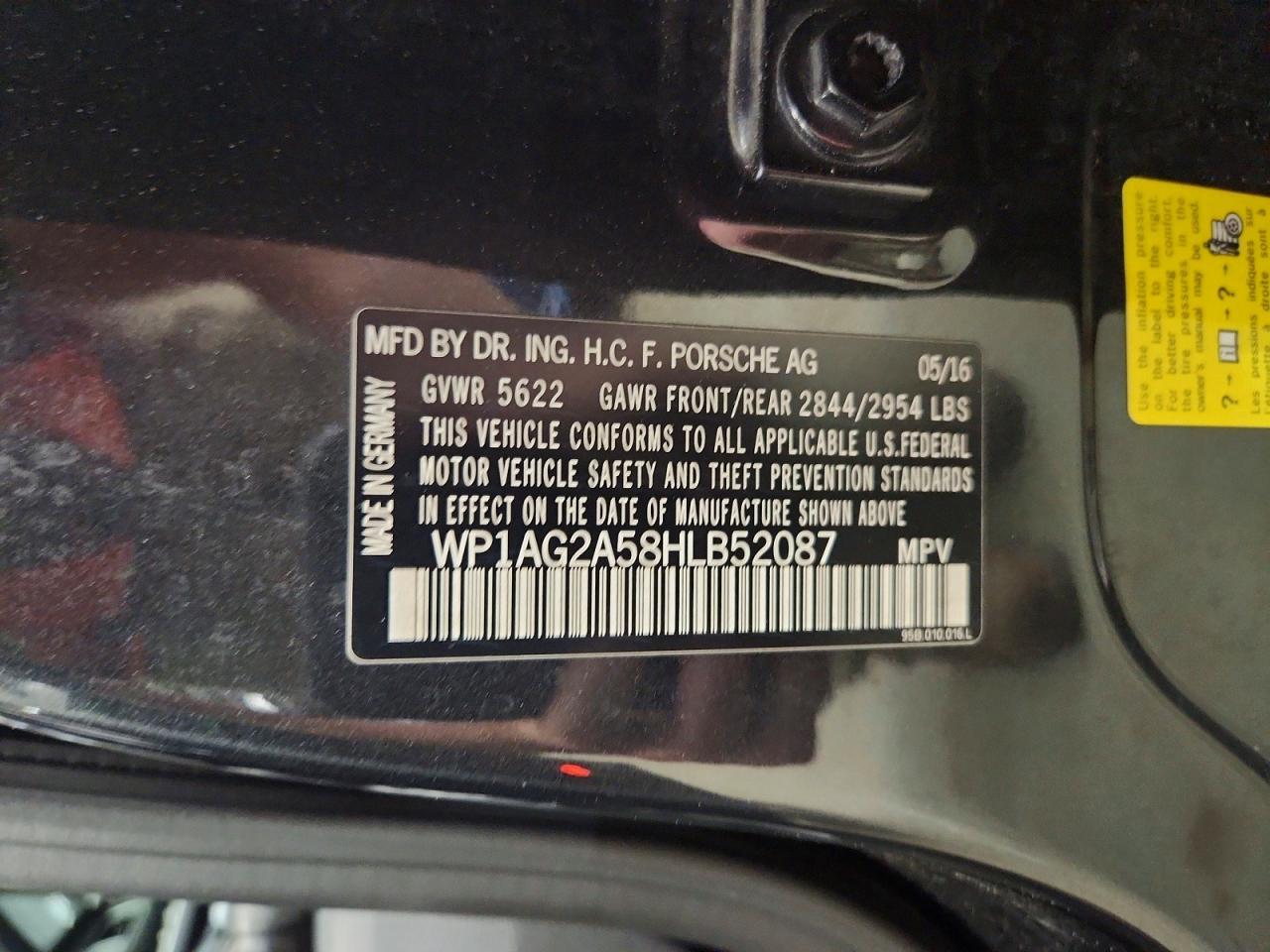 PORSCHE MACAN