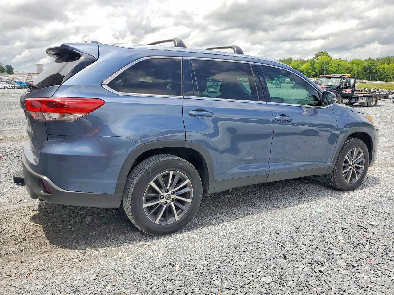 2019 TOYOTA HIGHLANDER — фото 3