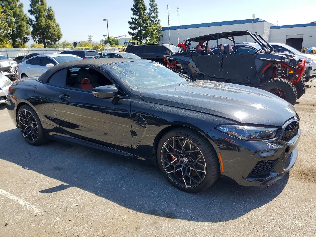 2023 BMW M8 — фото 4