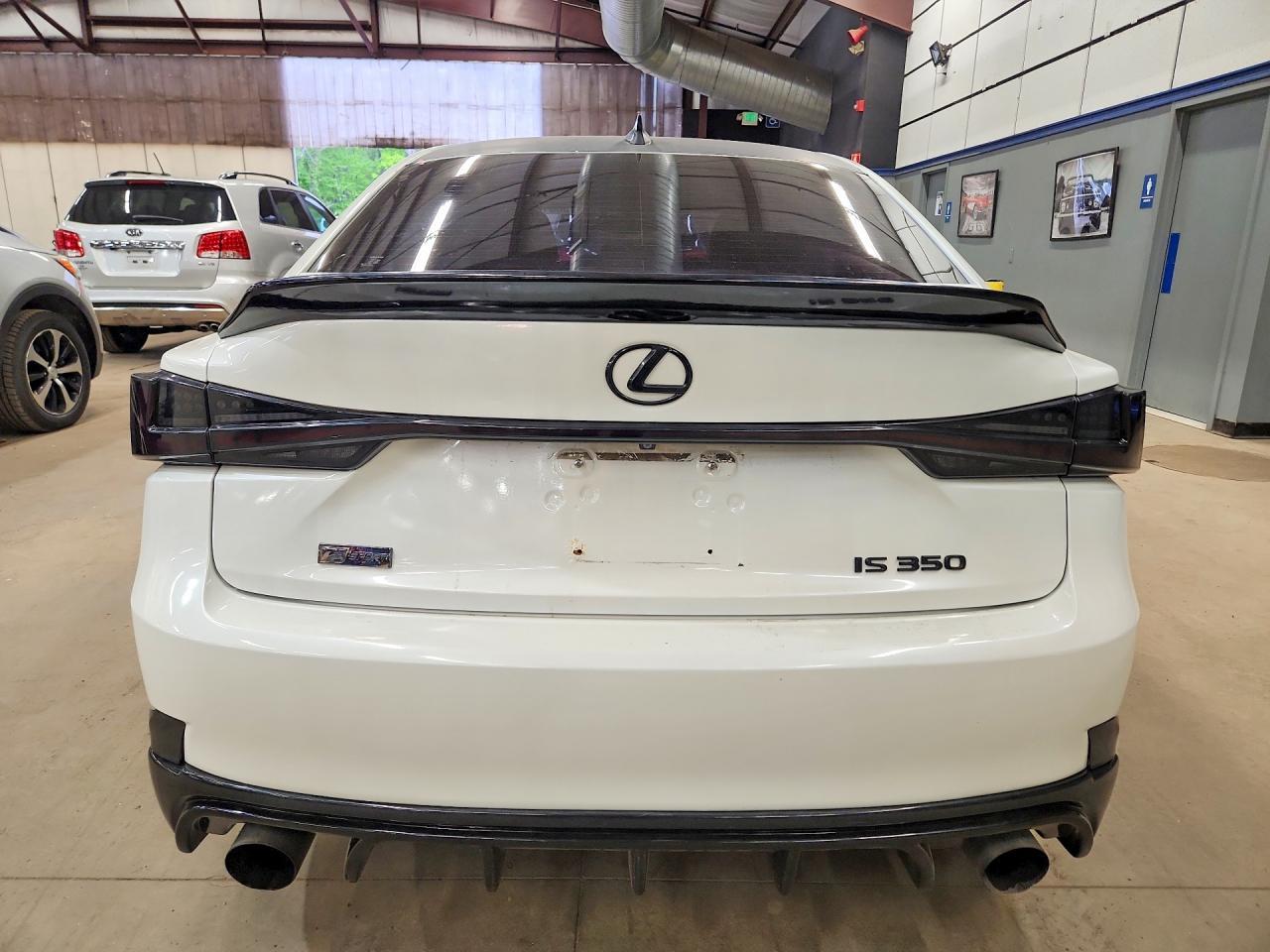 LEXUS IS