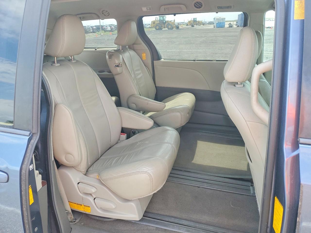2014 TOYOTA SIENNA — фото 11