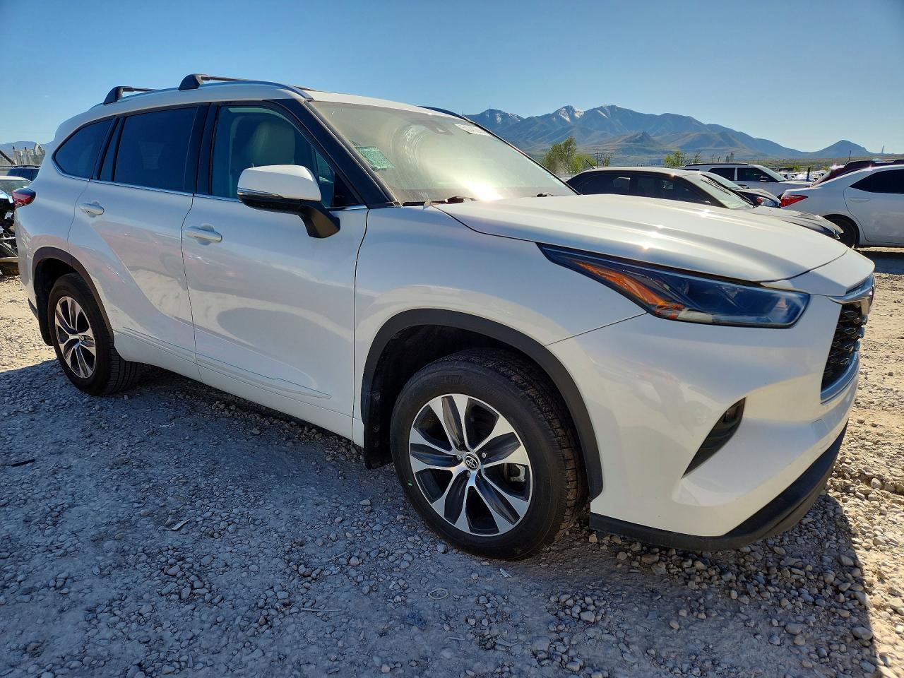 TOYOTA HIGHLANDER