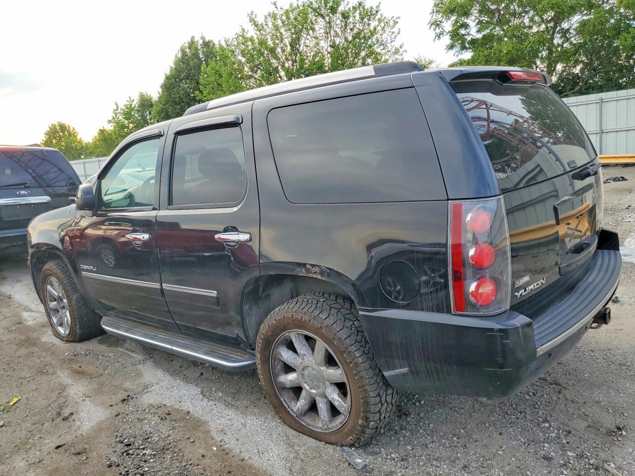 2012 GMC YUKON — фото 2