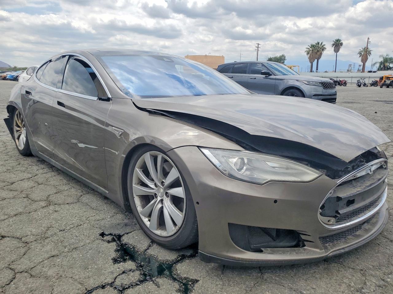 2016 TESLA MODEL S — фото 4
