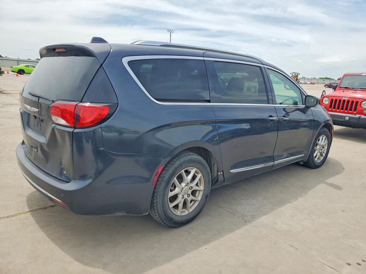 CHRYSLER PACIFICA