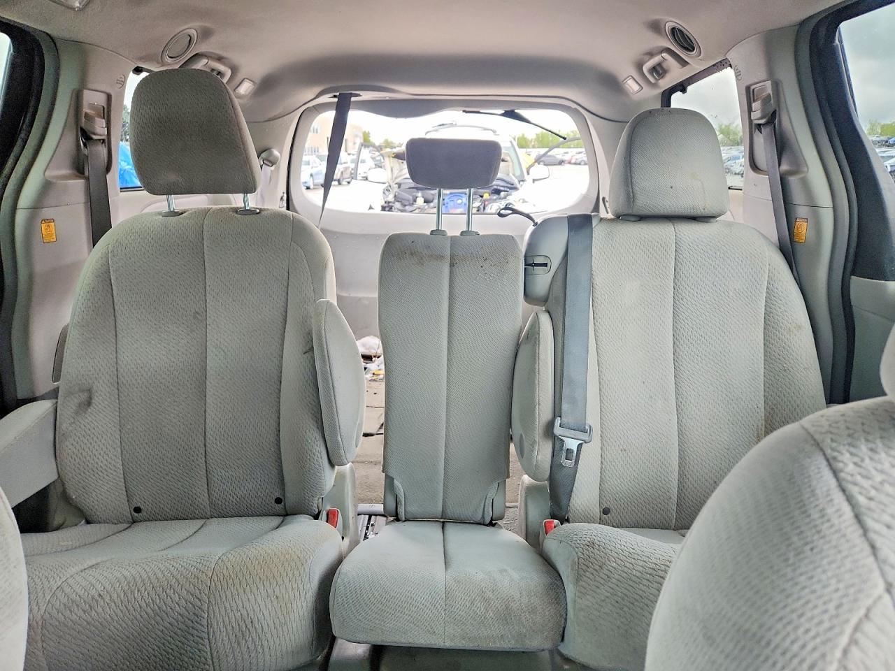 2013 TOYOTA SIENNA — фото 10
