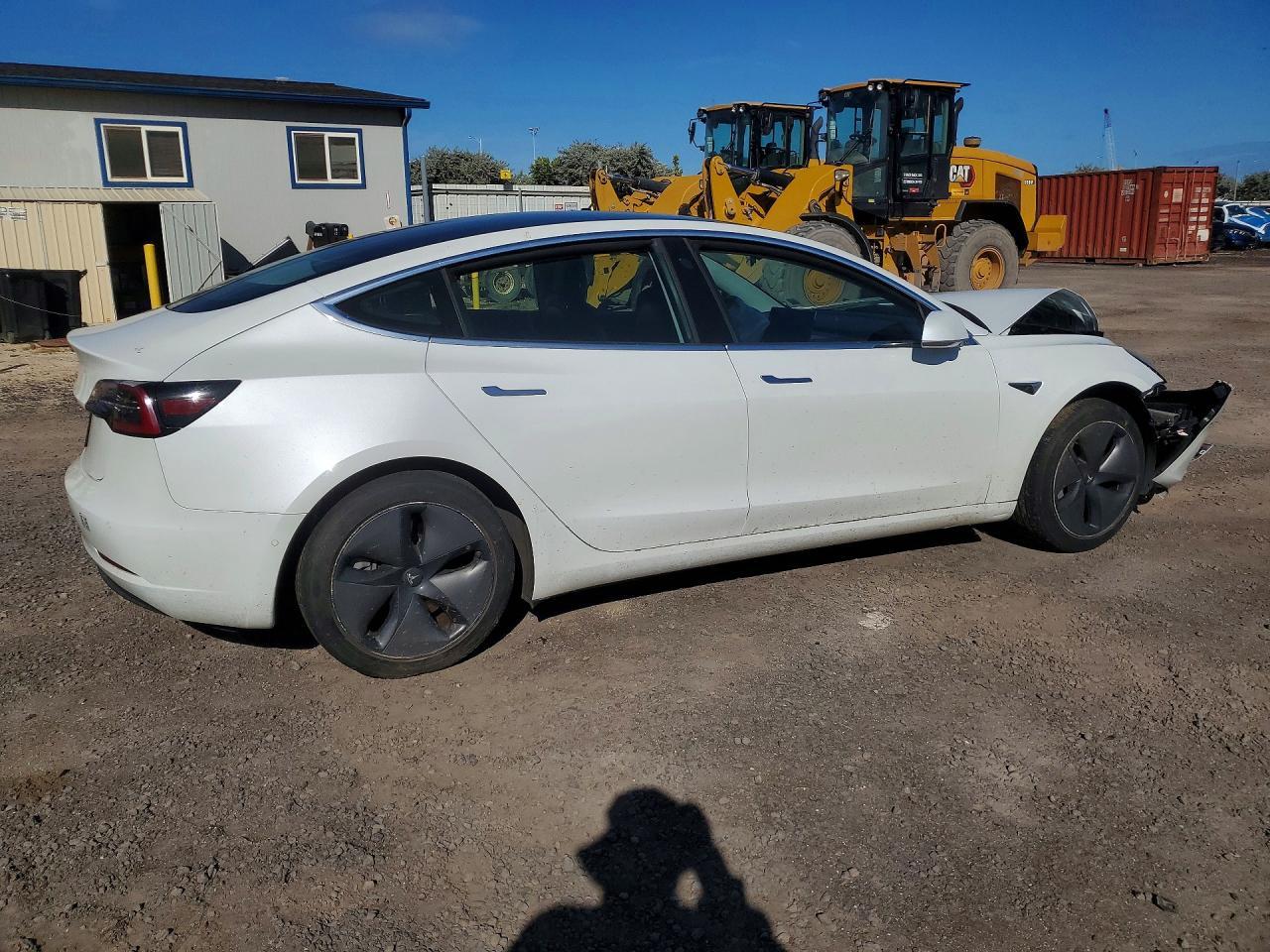 2019 TESLA MODEL 3 — фото 3