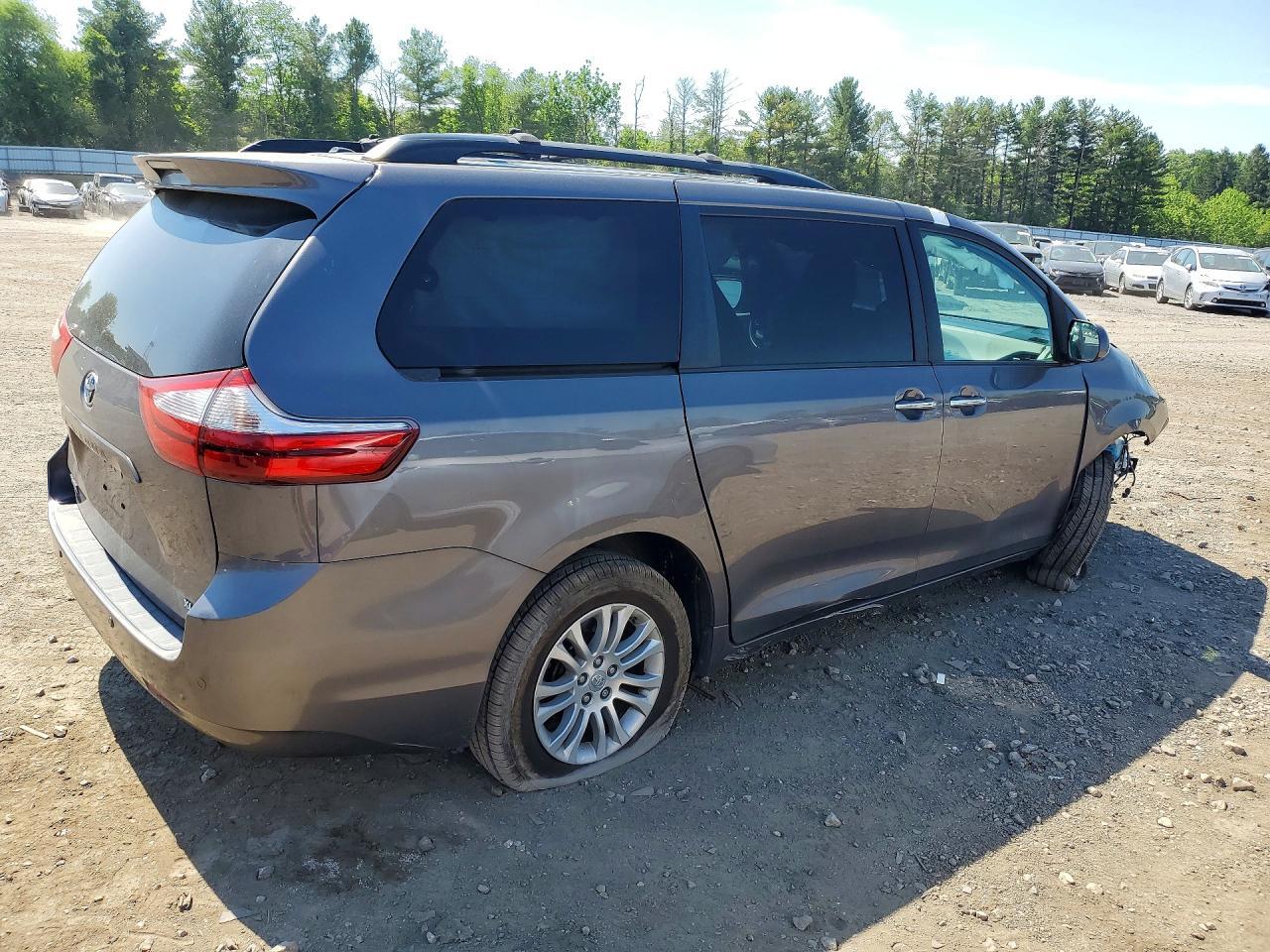 2017 TOYOTA SIENNA — фото 3