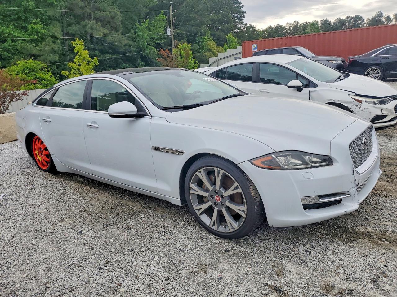 2017 JAGUAR XJ — фото 4