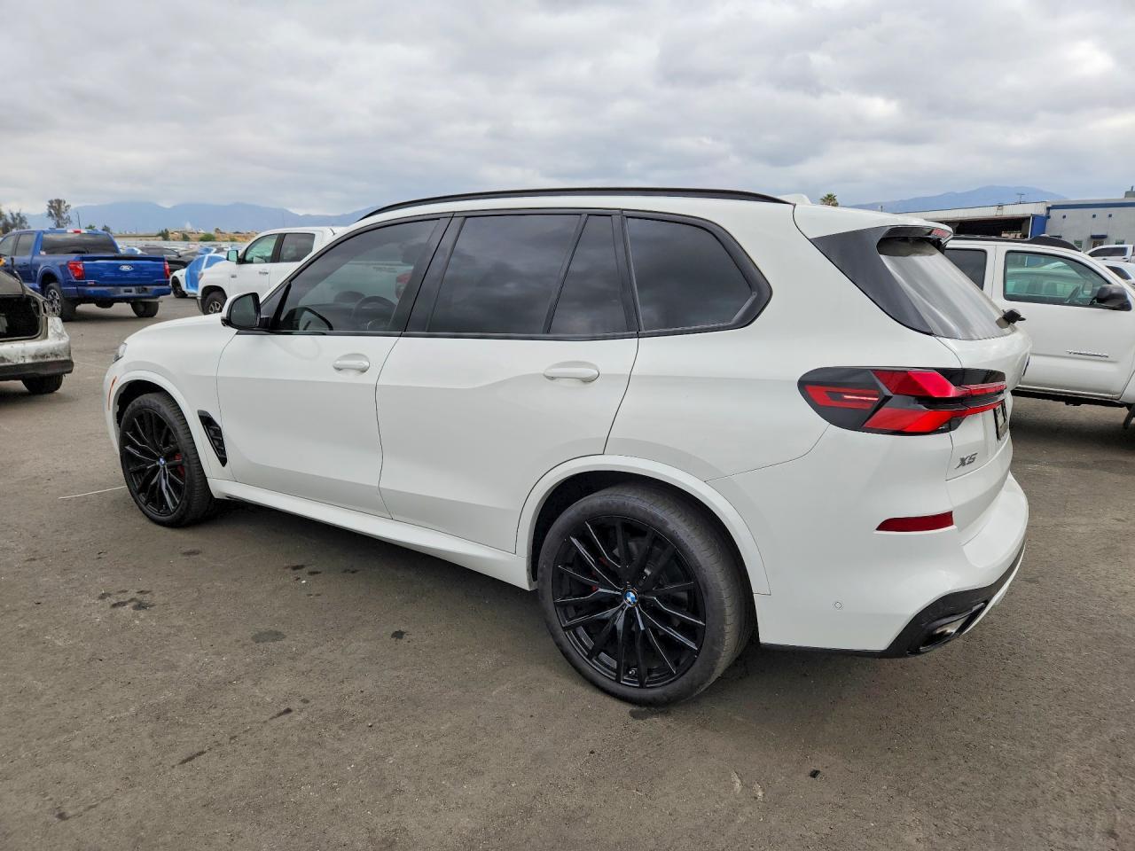 2024 BMW X5 — фото 2