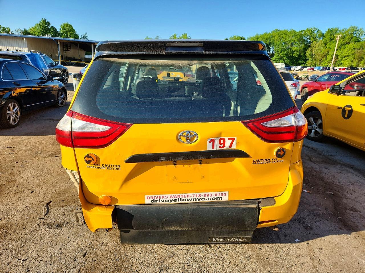 2016 TOYOTA SIENNA — фото 6