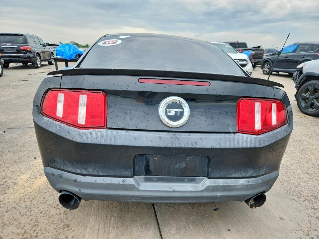 FORD MUSTANG