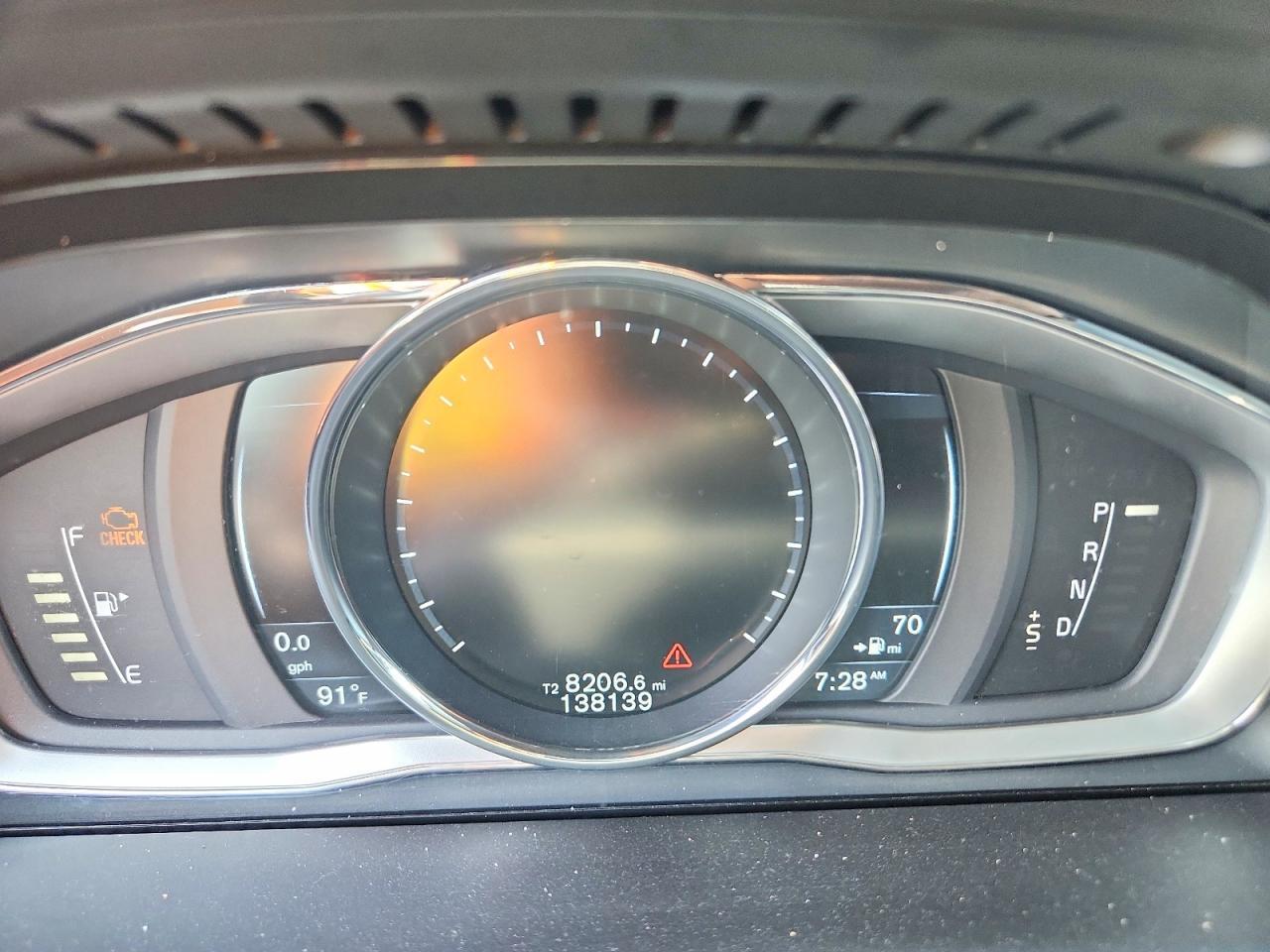 2015 VOLVO XC60 — фото 9