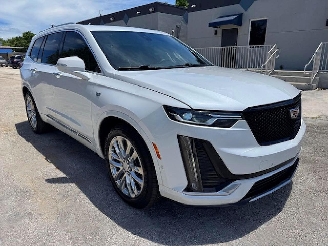 CADILLAC XT6