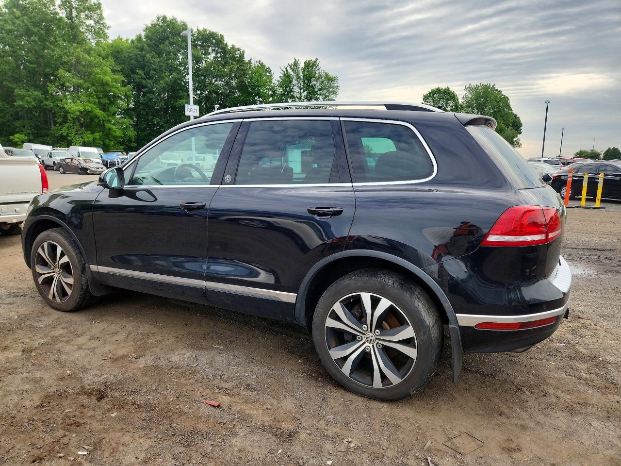2017 VOLKSWAGEN TOUAREG — фото 2
