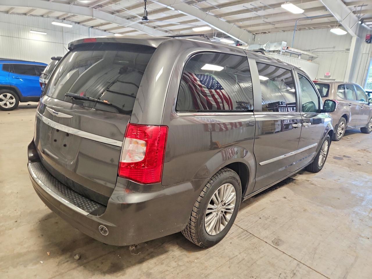 2015 CHRYSLER TOWN & COUNTRY — фото 3