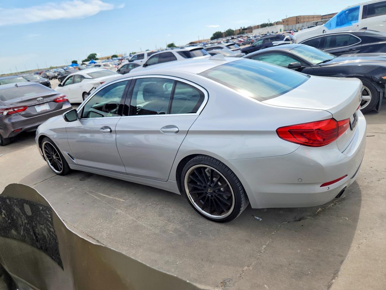 2019 BMW 5 SERIES — фото 2