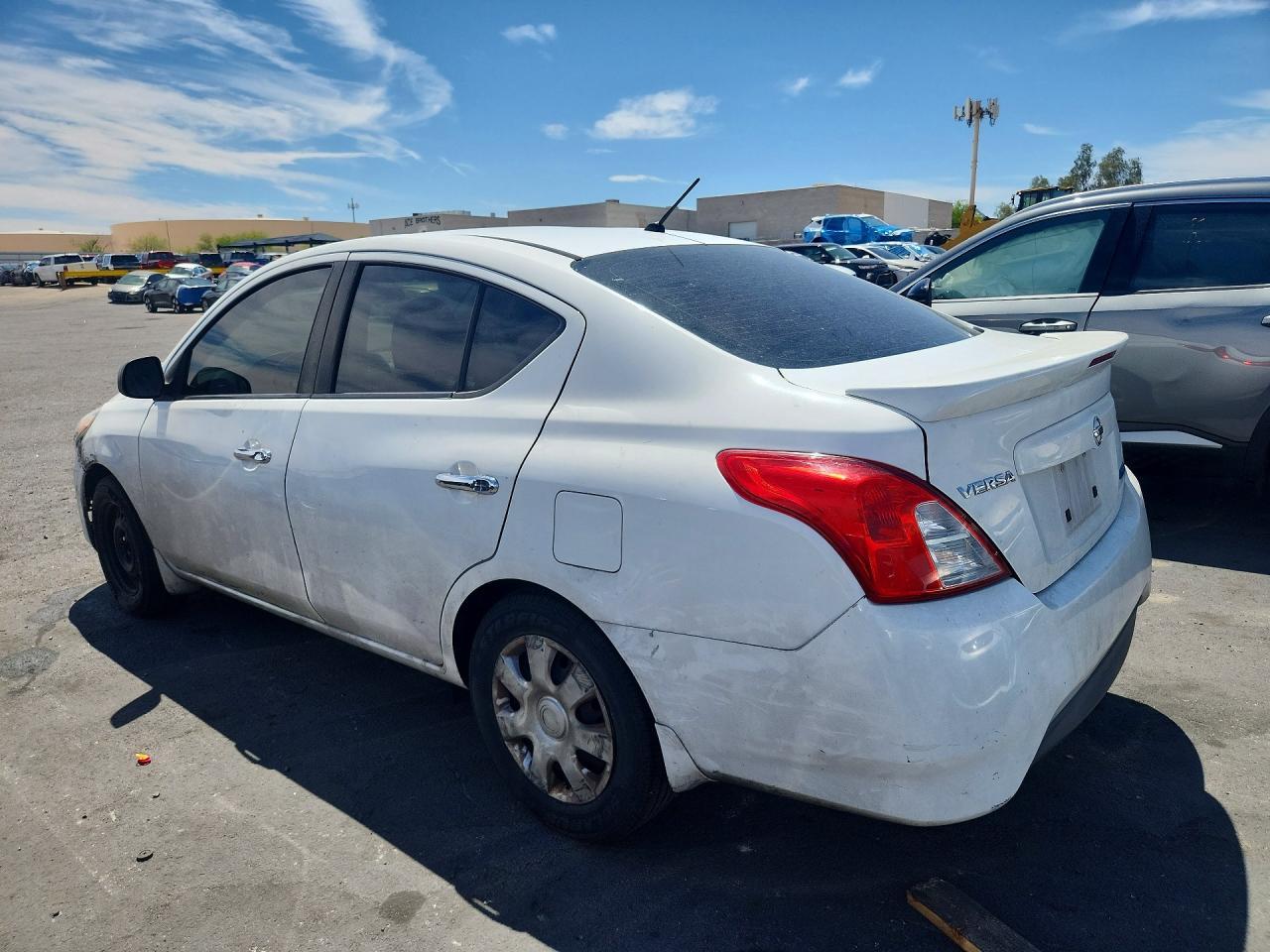 2015 NISSAN VERSA — фото 2