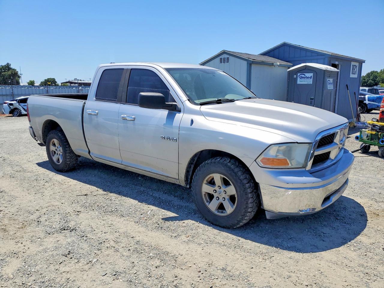 2010 DODGE RAM 1500 — фото 4