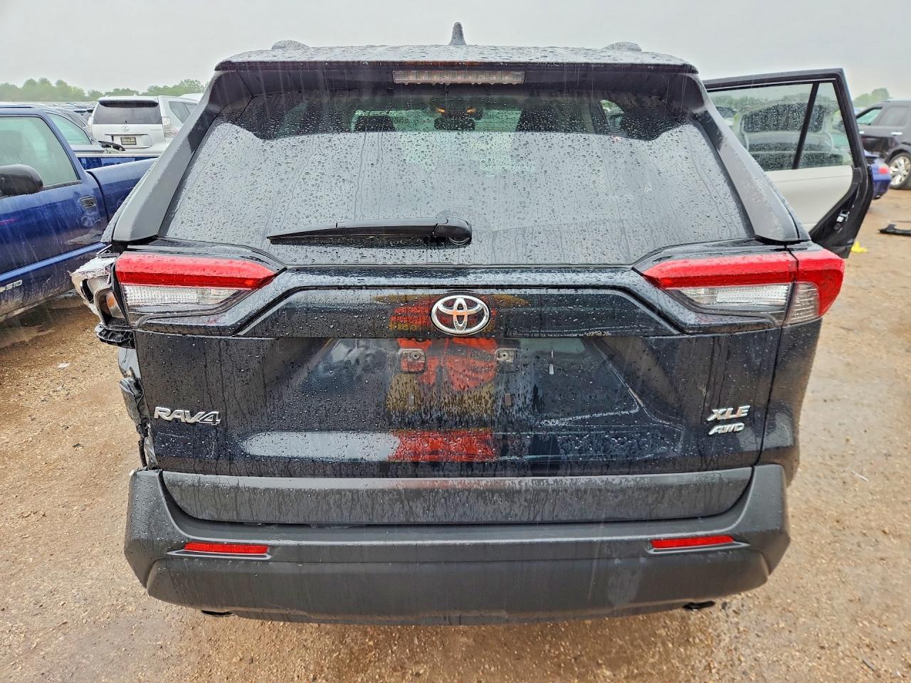 2021 TOYOTA RAV4 — фото 6