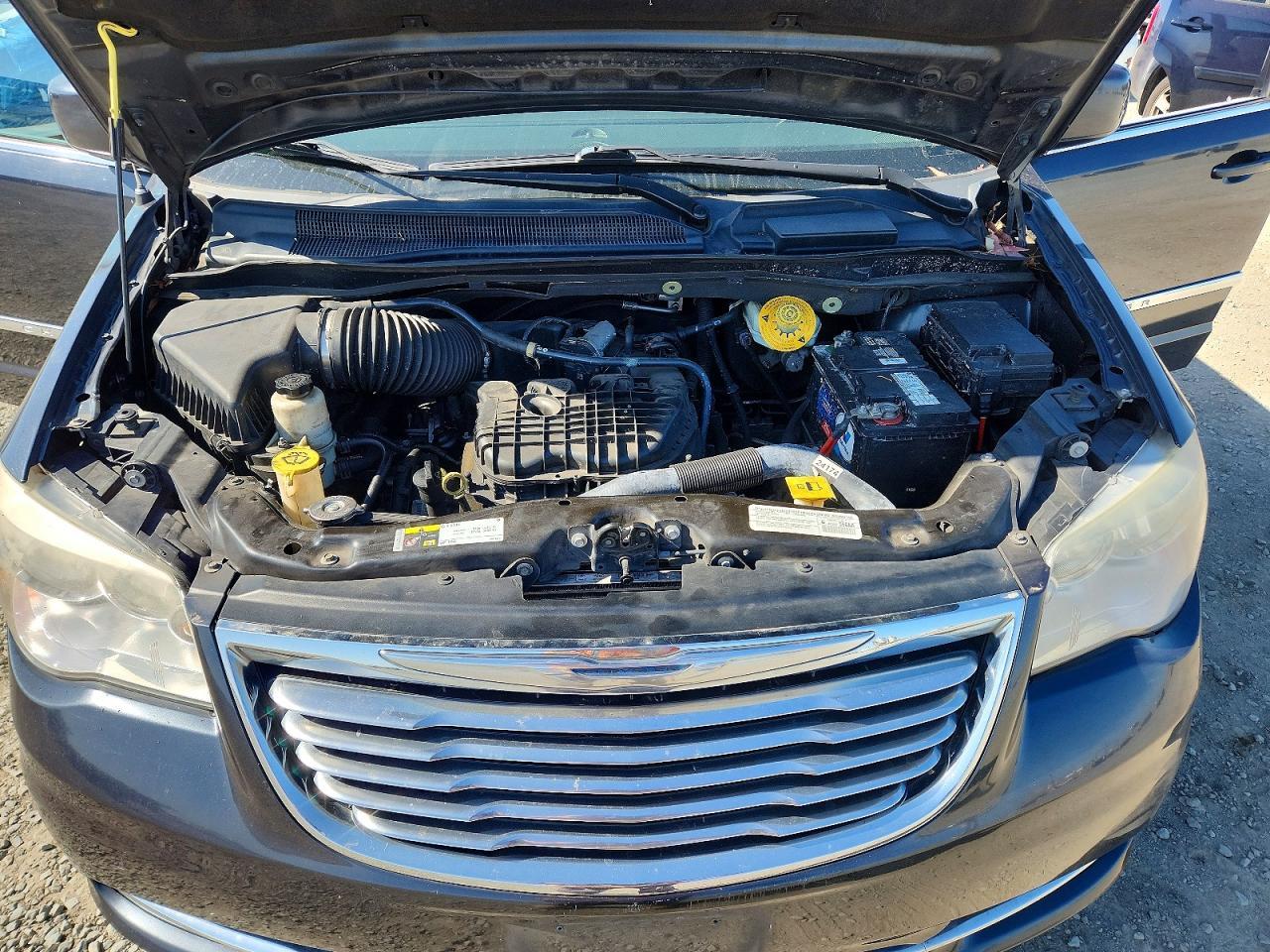CHRYSLER TOWN & COUNTRY