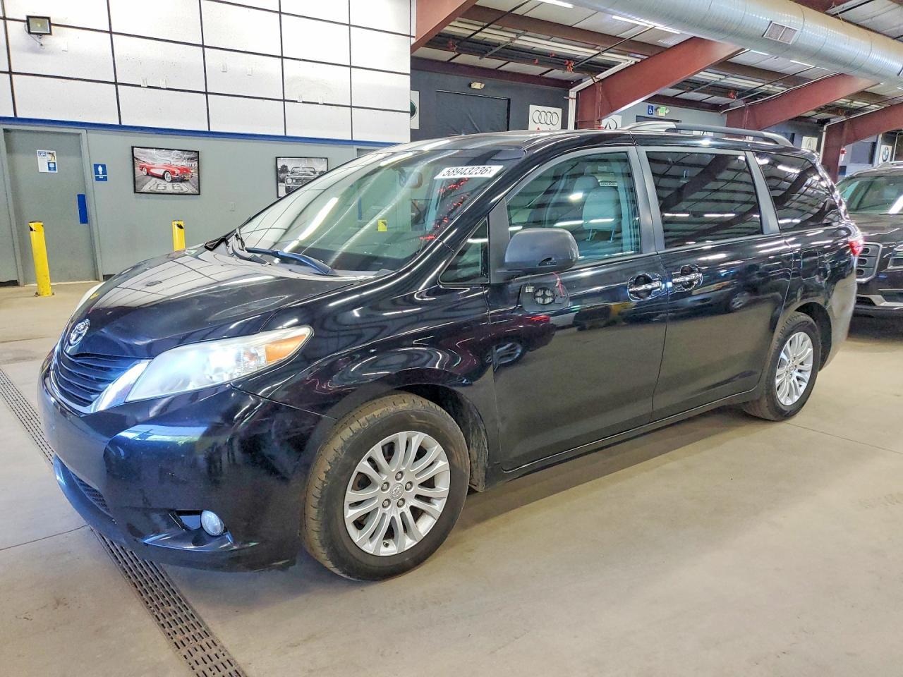2017 TOYOTA SIENNA — фото 1