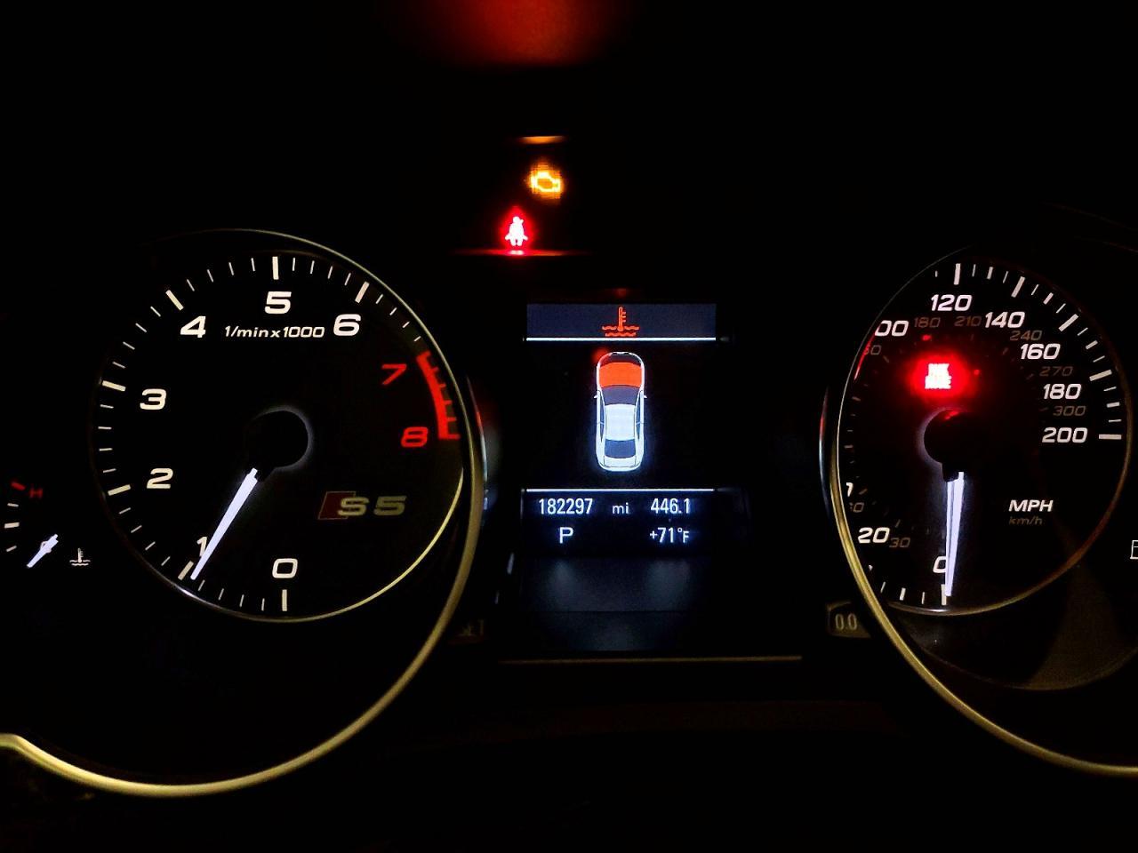 2011 AUDI RS5 — фото 9