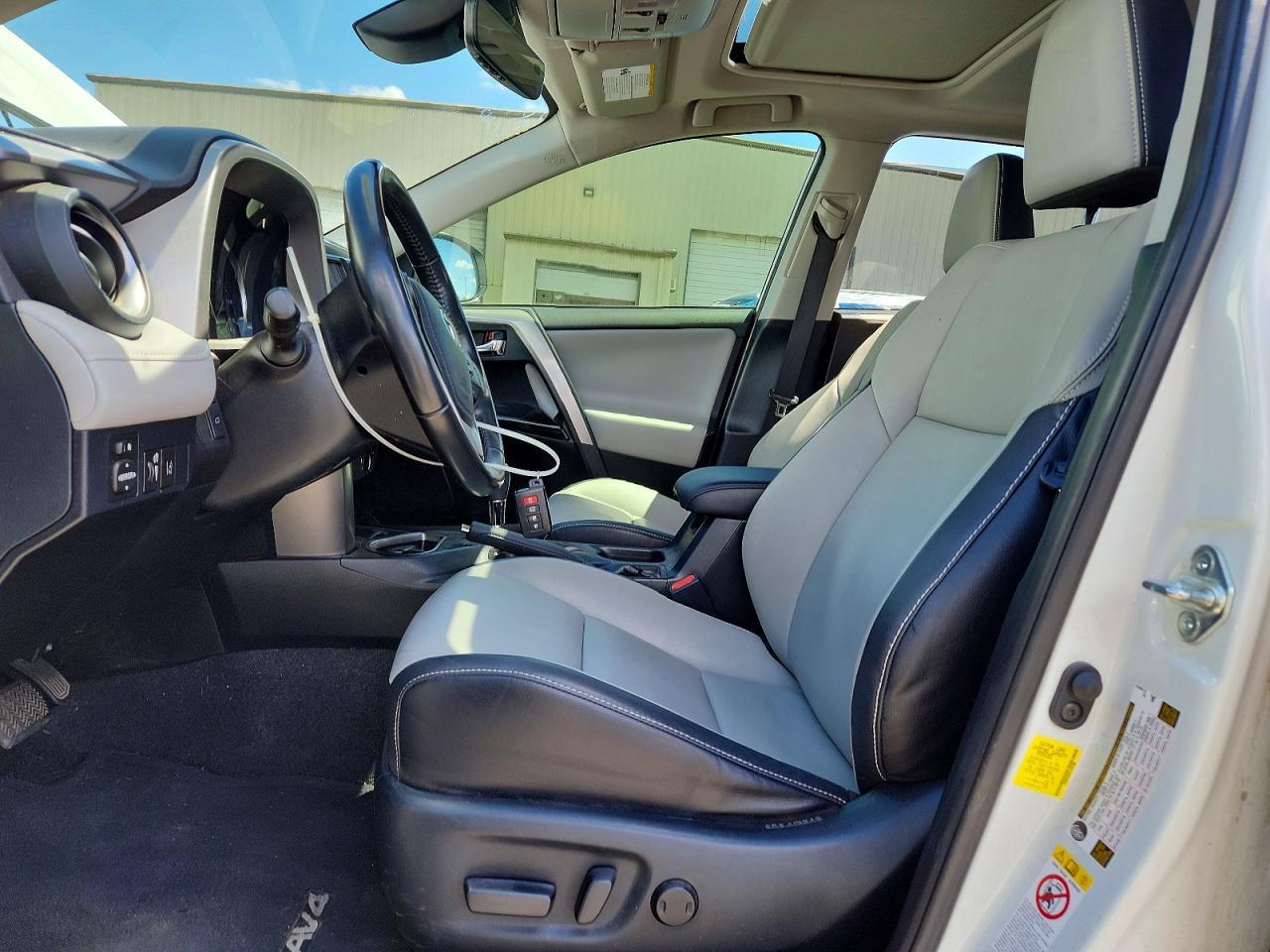 2018 TOYOTA RAV4 — фото 7