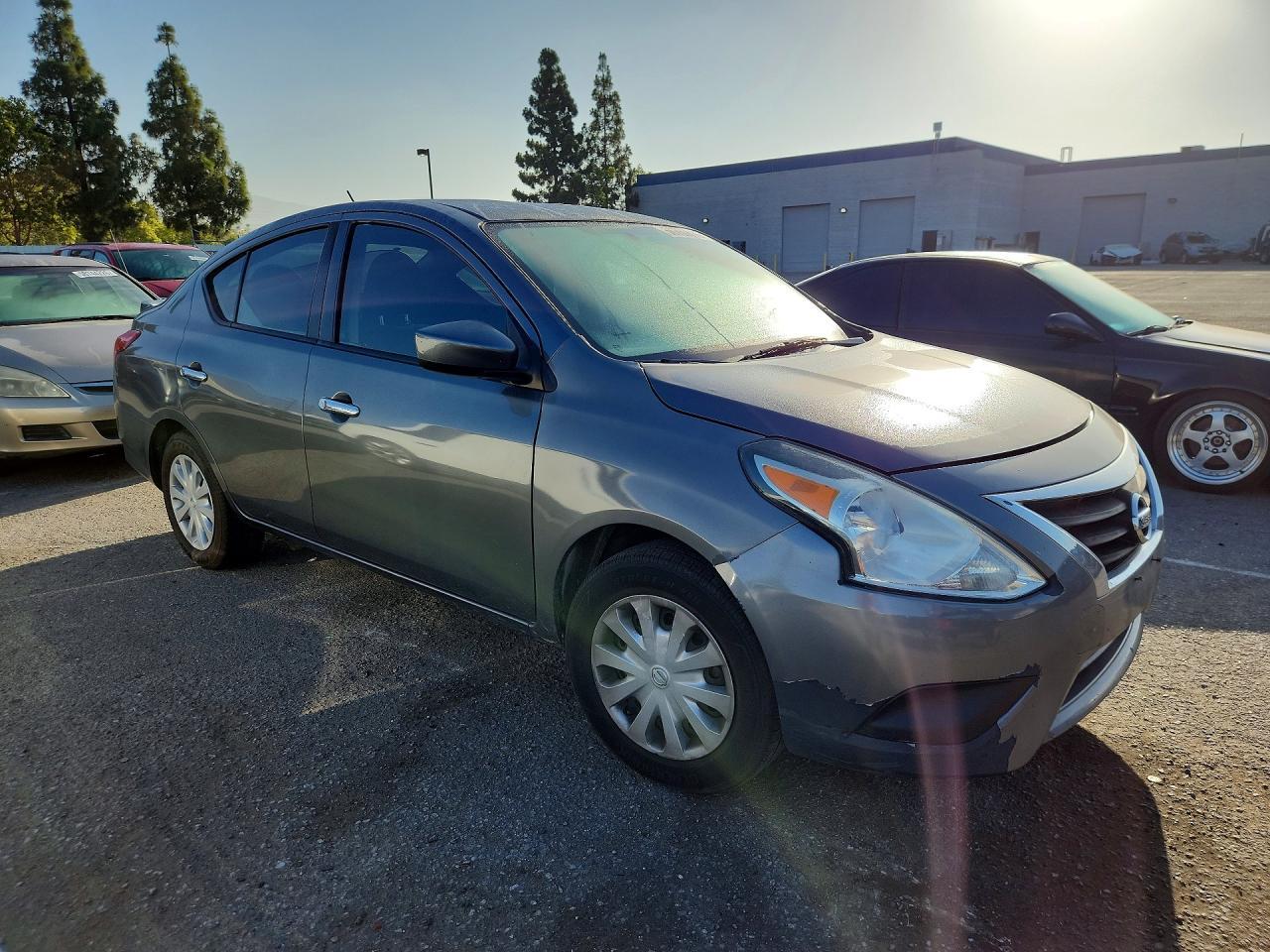 2018 NISSAN VERSA — фото 4