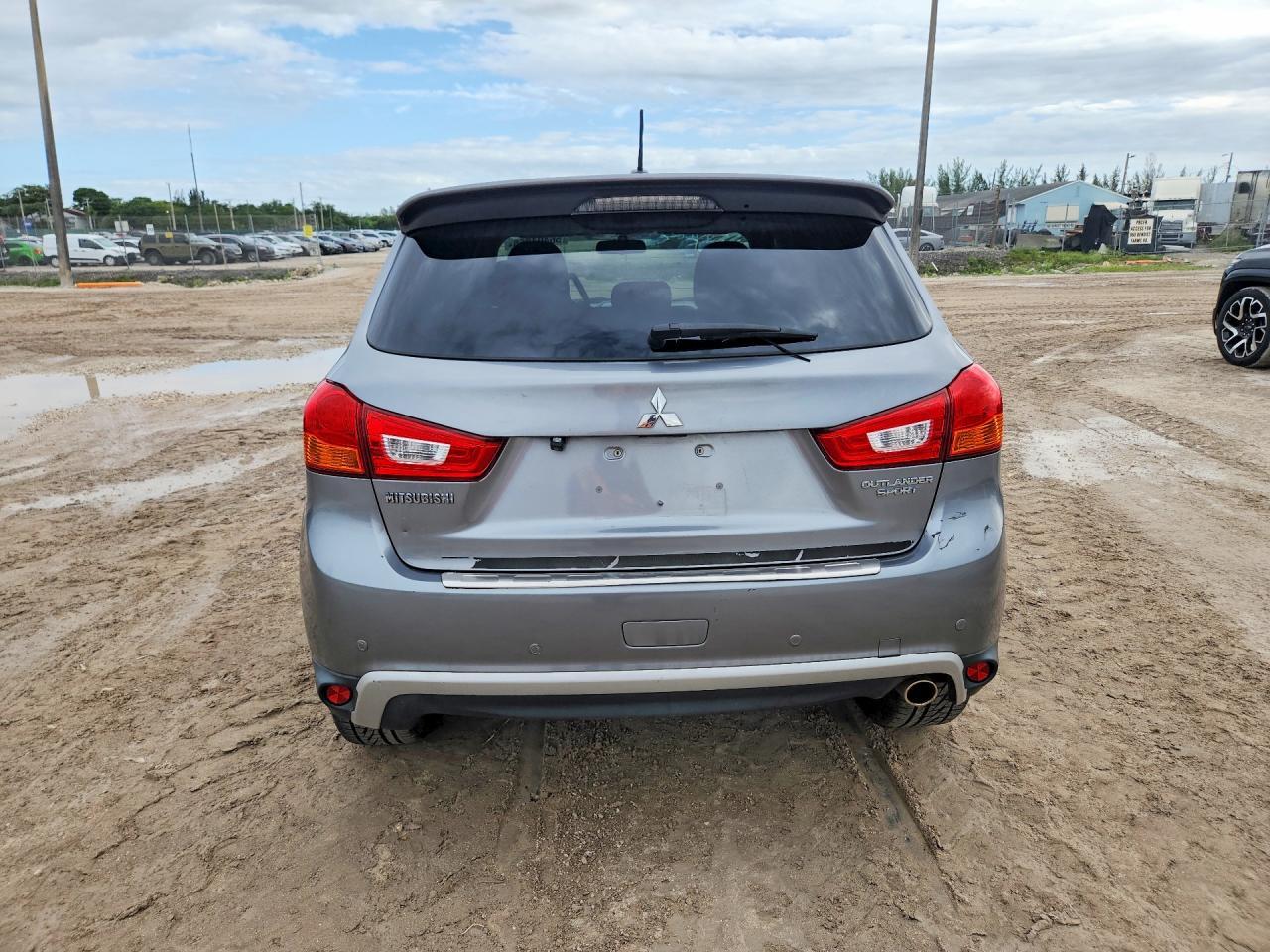 MITSUBISHI OUTLANDER SPORT