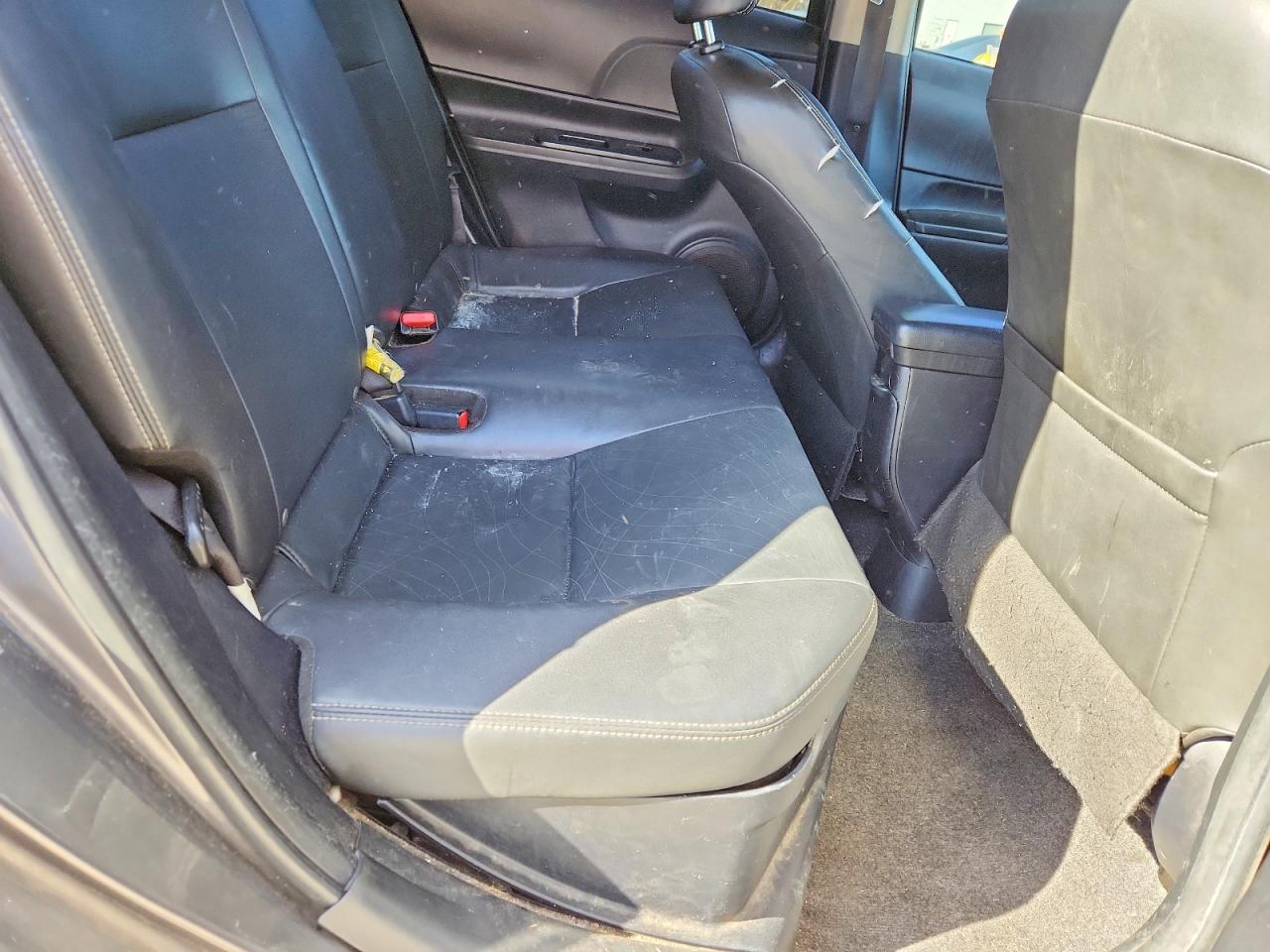 2016 TOYOTA PRIUS C — фото 10