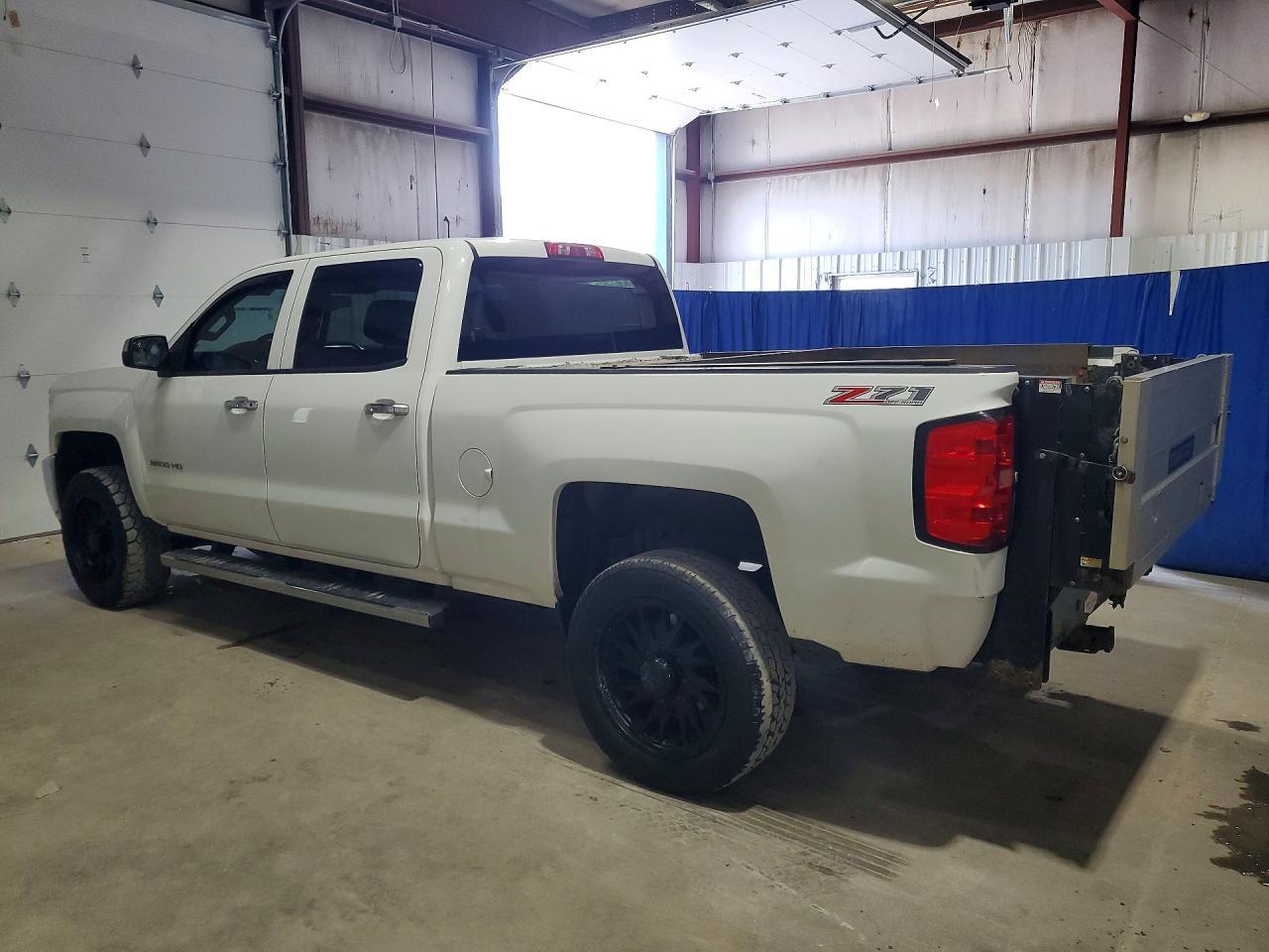 2015 CHEVROLET SILVERADO 3500 — фото 2