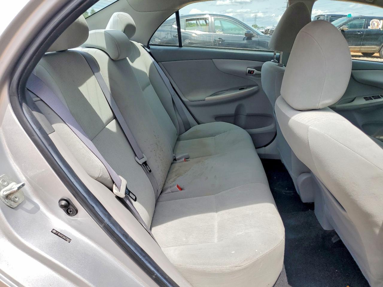 2010 TOYOTA COROLLA — фото 10