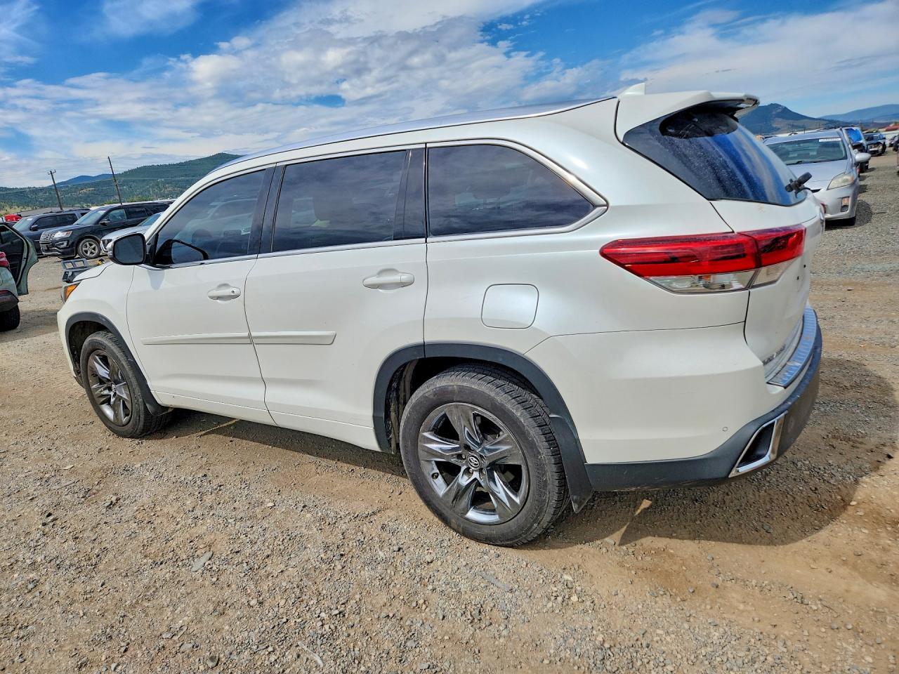 2017 TOYOTA HIGHLANDER — фото 2