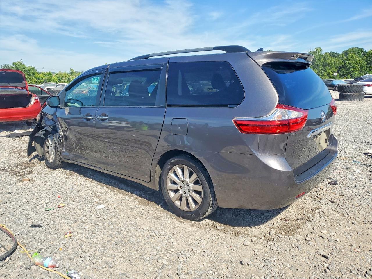 2015 TOYOTA SIENNA — фото 2