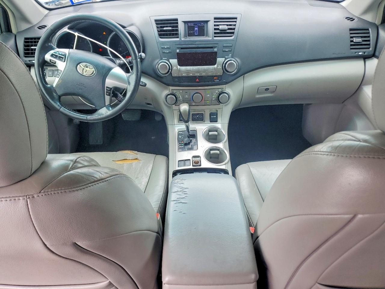 2011 TOYOTA HIGHLANDER — фото 8