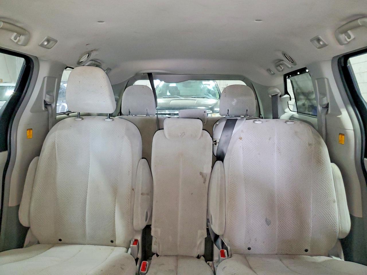 2012 TOYOTA SIENNA — фото 10