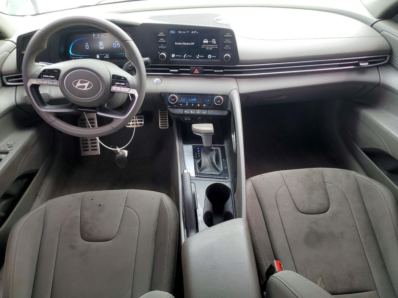 2025 HYUNDAI ELANTRA — фото 8