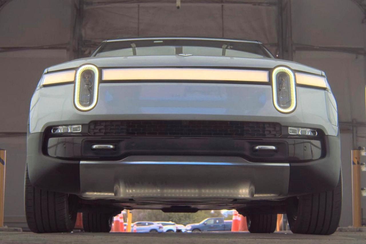 RIVIAN R1S