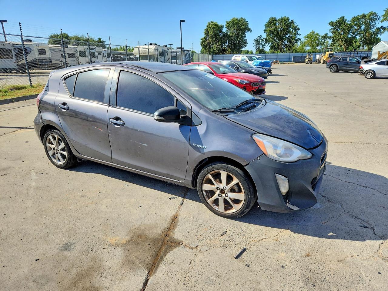 2016 TOYOTA PRIUS C — фото 4