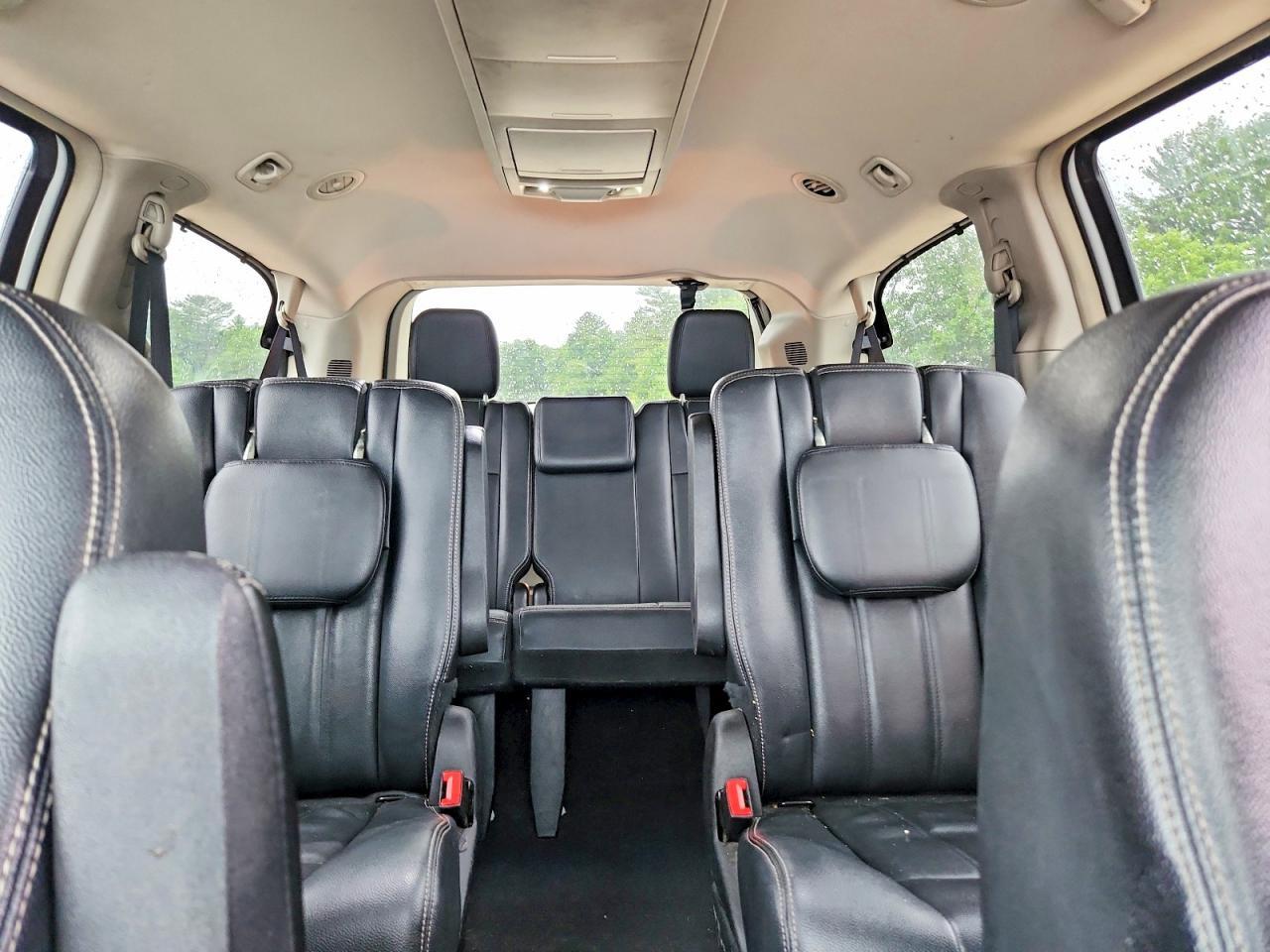 2016 CHRYSLER TOWN & COUNTRY — фото 10