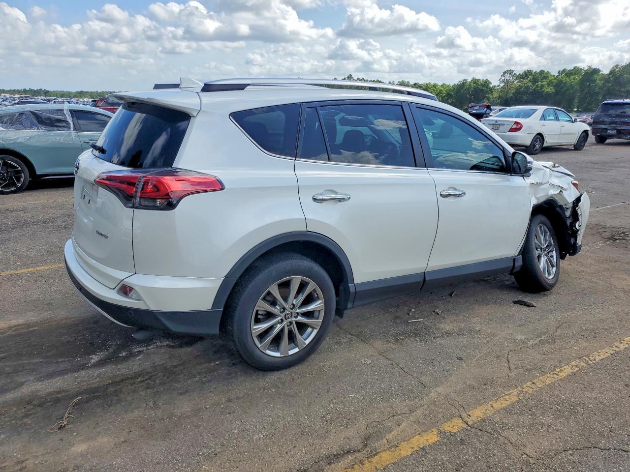 2016 TOYOTA RAV4 — фото 3